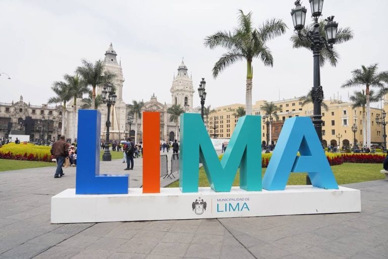 Letrero con el nombre de Lima